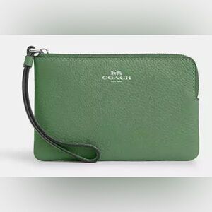 NWT COACH Corner Zip Wristlet Soft Green Silver Hardware Sold Out at Coach